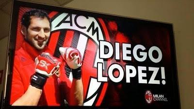 Diego López y su mujer presentan a su recién nacida