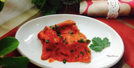 Oreja con salsa de tomate y pimientos