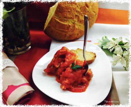 Oreja con salsa de tomate y pimientos Oreja con salsa de tomate y pimientos