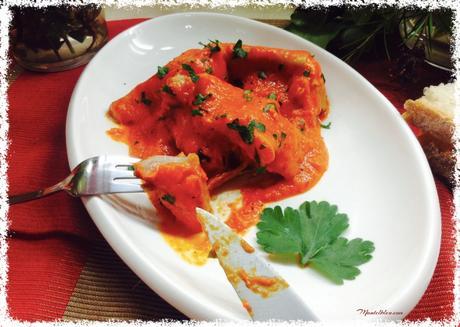 Oreja con salsa de tomate y pimientos Oreja con salsa de tomate y pimientos