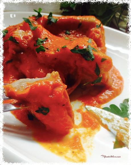 Oreja con salsa de tomate y pimientos Oreja con salsa de tomate y pimientos