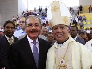 Danilo asiste a ordenación obispo Cárdenas en Barahona.