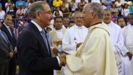 Danilo asiste a ordenación obispo Cárdenas en Barahona.