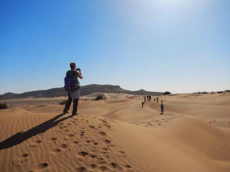 Del poblado de Nesrat a las dunas Tidri por la hamada del Draa. Marruecos