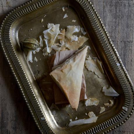 SAMOSAS DE VERDURAS CON RAITA DE PEPINO