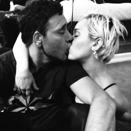 Miley Cyrus beso Las Vegas