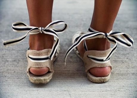 STREET STYLE INSPIRATION; FLAT ESPADRILLES.-