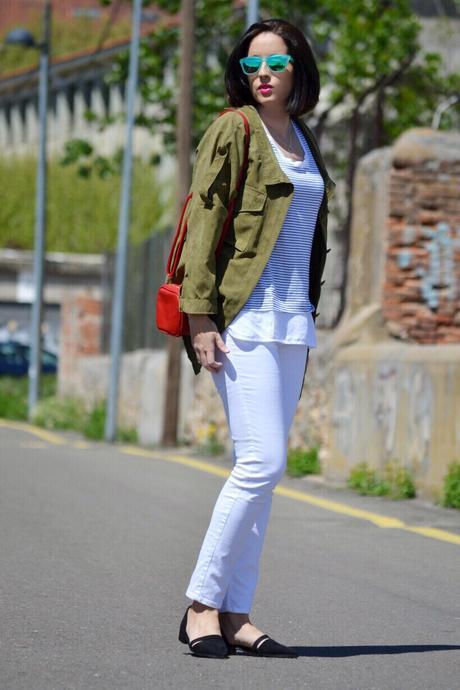 Blanco, navy, caqui. Blanco, navy, caqui.