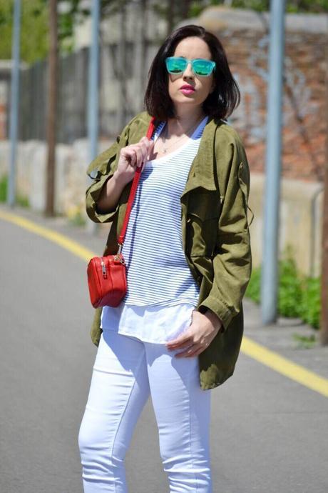 Blanco, navy, caqui.