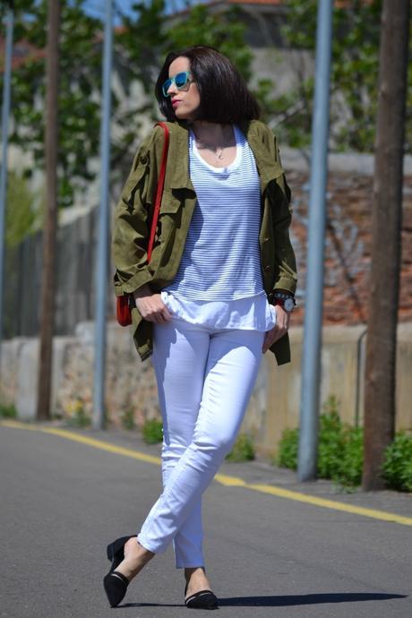 Blanco, navy, caqui. Blanco, navy, caqui.