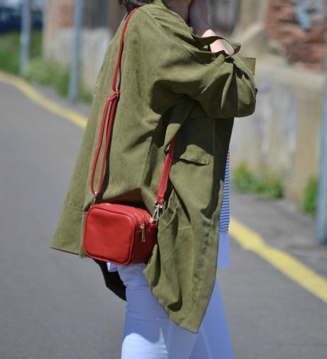 Blanco, navy, caqui. Blanco, navy, caqui.