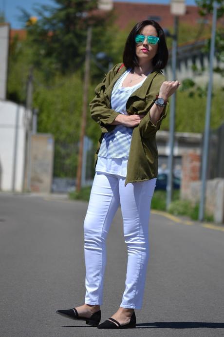 Blanco, navy, caqui. Blanco, navy, caqui.