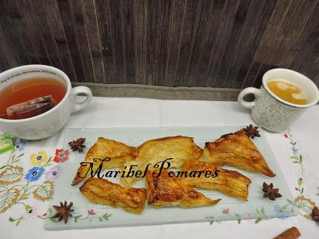 Trozos de hojaldre con almíbar.