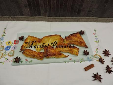 Trozos de hojaldre con almíbar.