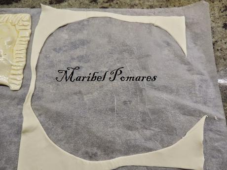 Trozos de hojaldre con almíbar.