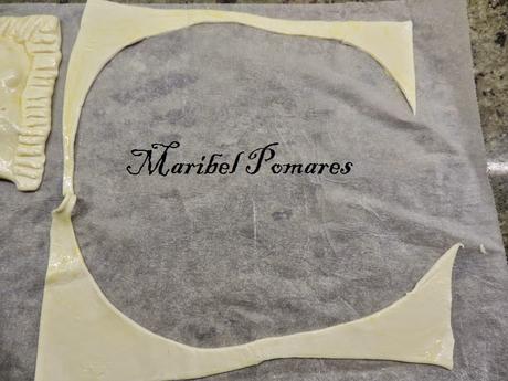 Trozos de hojaldre con almíbar.