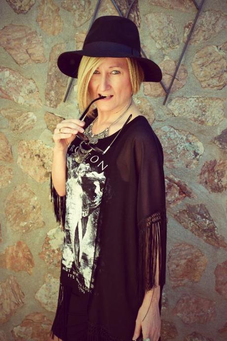 Kimono, culottes y flecos boho style