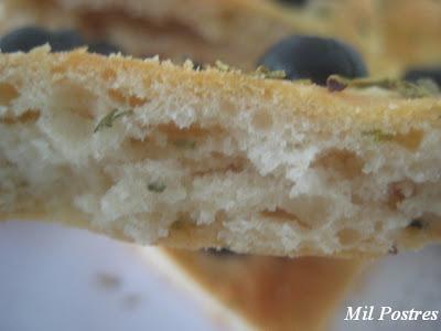 DESAFÍO ABRIL DARING BAKER'S: FOCCACCIA DE TOMATES CHERRY, DE ACEITUNAS NEGRAS  Y DE ORÉGANO Y ALBAHACA