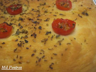 DESAFÍO ABRIL DARING BAKER'S: FOCCACCIA DE TOMATES CHERRY, DE ACEITUNAS NEGRAS  Y DE ORÉGANO Y ALBAHACA