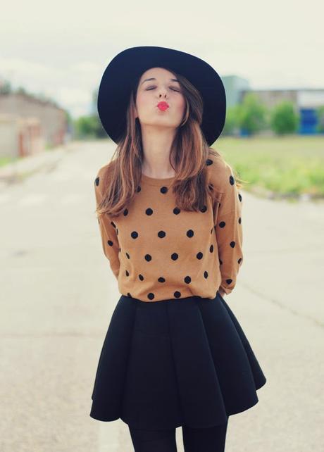 LOOK CON LUNARES LOOK CON LUNARES