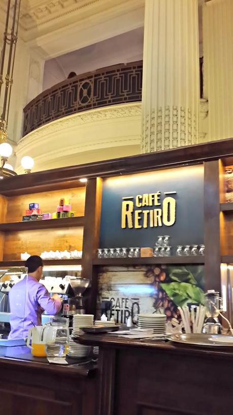 Un bar notable de Buenos Aires: Café Retiro, escenario de la creatividad de Daniel Ifer.
