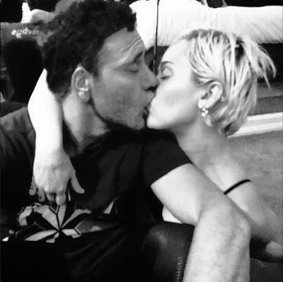 Miley Cyrus besa a todos en Las Vegas