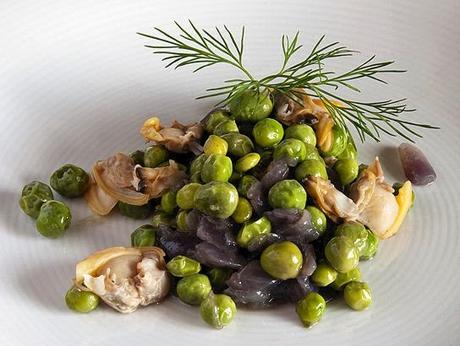 Guisantes con almejas