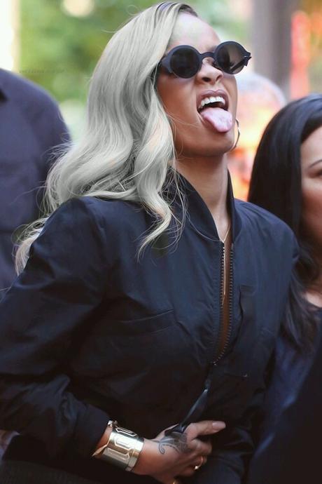 rihanna_gray_hair