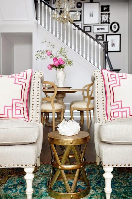 En espacios grandes…todo es por dos Cushion Pink