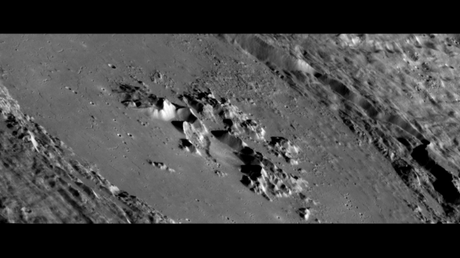 La sonda Messenger manda una de sus últimas imágenes antes de estrellarse contra Mercurio