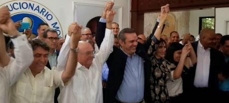 Hipólito reconoce derrota; felicita a Luis Abiander.