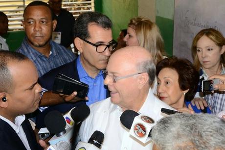 Hipólito aún no declara sobre derrota; se reúne con Ortiz Bosch.