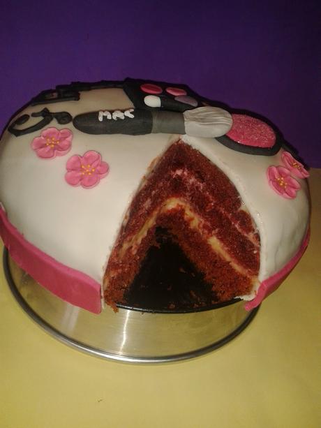 tarta con bizcocho red velvet