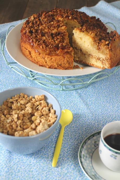 Bizcocho de manzana y muesli crujiente de miel y nueces