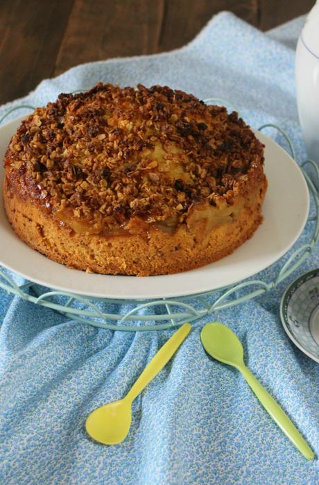 Bizcocho de manzana y muesli crujiente de miel y nueces