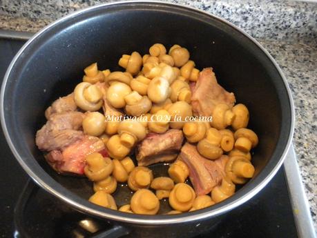 Costilla con champiñones