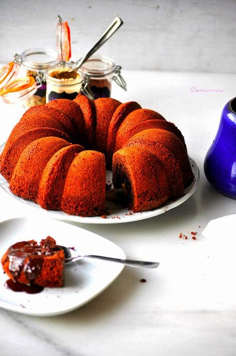 BUNDT CAKE DE CHOCOLATE ESPECIADO Y PERA