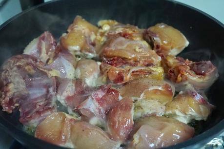 Pollo con champiñones y cerveza