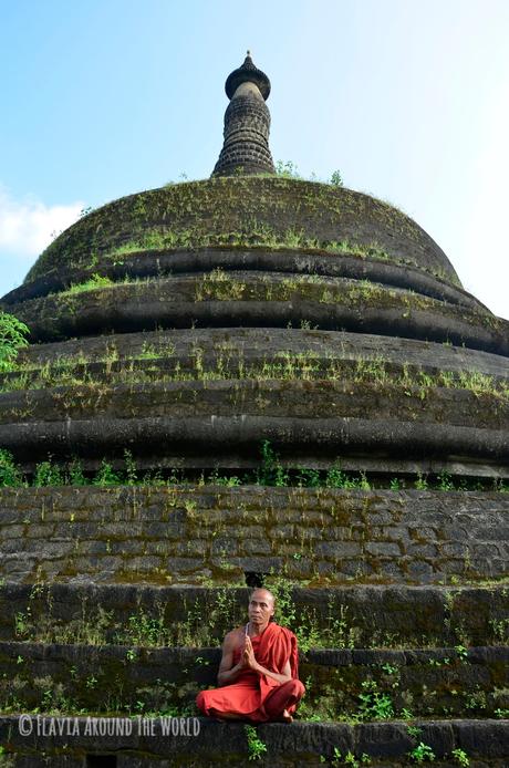 Monje en Ratanabon pagoda, Myanmar