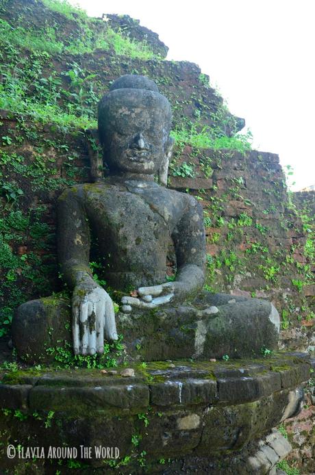 Más budas de Koethaung, Mrauk U, Myanmar