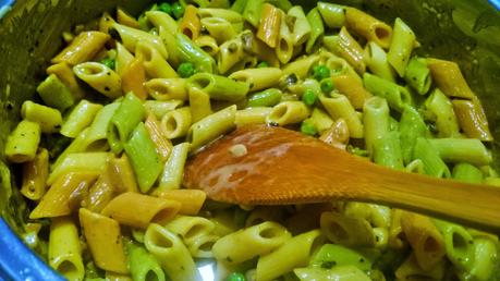 Cazuela de macarrones y migas de garbanzos