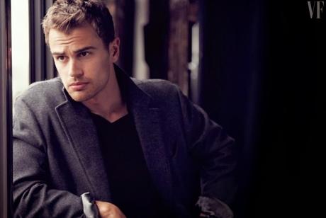 Theo James habla sobre Leal Parte 1 y los cambios en la adaptación