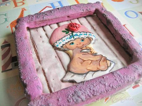 GALLETA MARCO CON BEBÉ PINTADO A MANO