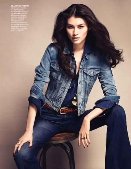 Sui He es todo denim para Vogue Thailandia