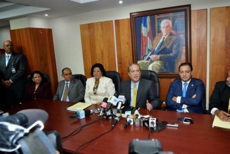 Senadores votarían por reelección, si hay acuerdo Danilo y Leonel