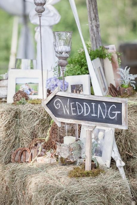 Señaliza tu boda con flechas o carteles de madera.