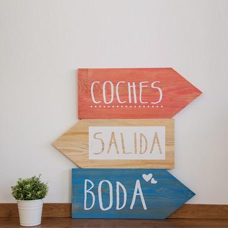 Señaliza tu boda con flechas o carteles de madera.