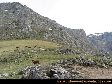 Ruta Puente Vidosa, Jucantu: Antiguas cabañas en Derrabao Ruta Puente Vidosa, Jucantu: Antiguas cabañas en Derrabao
