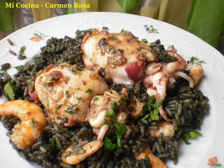 ARROZ NEGRO CON CHOCOS Y LANGOSTINOS