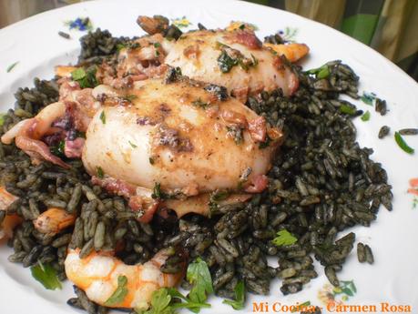 ARROZ NEGRO CON CHOCOS Y LANGOSTINOS